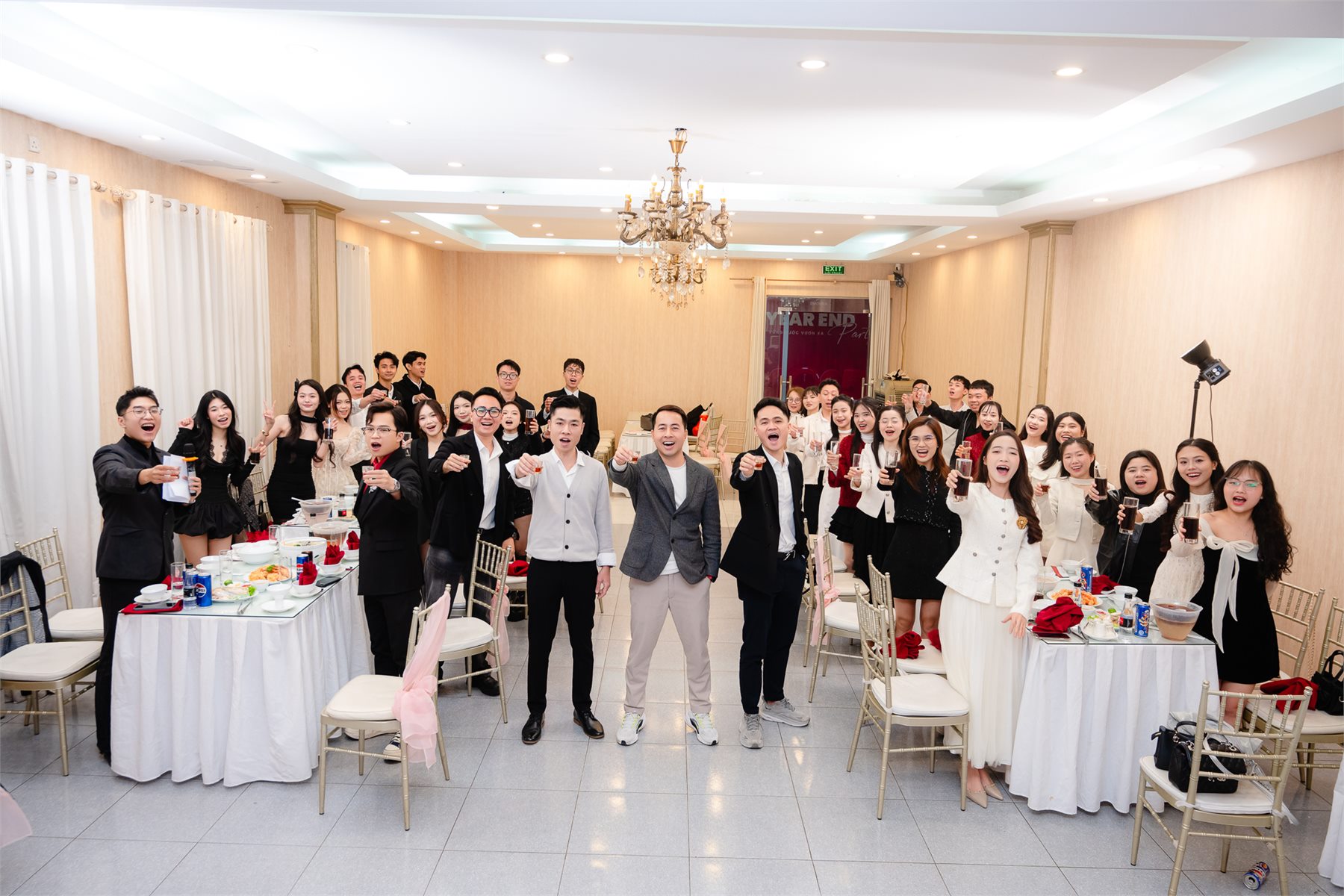 Tập thể nhân sự CWELL